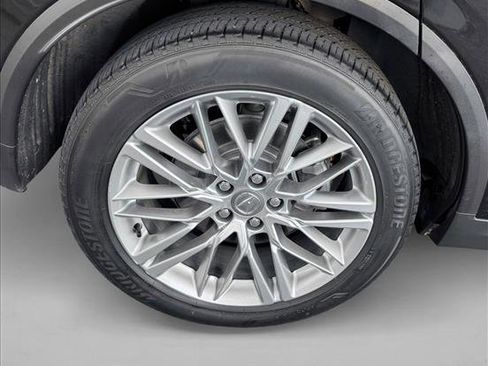 Used 2023 Acura MDX SH-AWD w/ Advance Package image 9