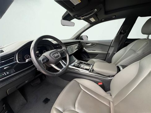 Used 2019 Audi Q8 Prestige w/ Adaptive Chassis Package AWD/4WD image 6