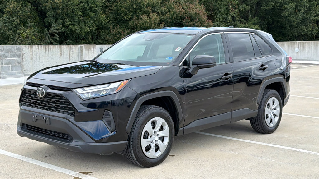 Used 2024 Toyota RAV4 LE AWD/4WD image 2