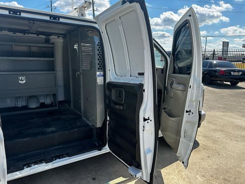Used 2001 Chevrolet Express 1500 RWD image 18