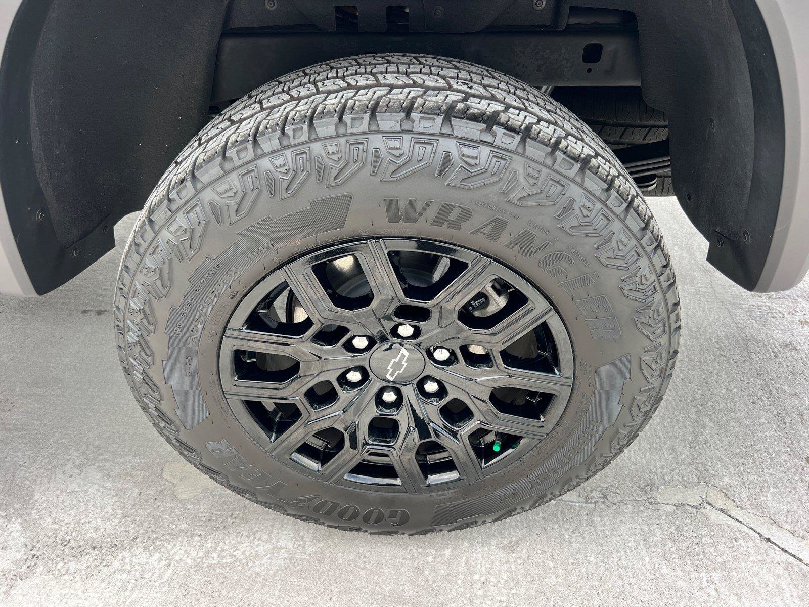 Used 2025 Chevrolet Colorado Trail Boss AWD/4WD image 19