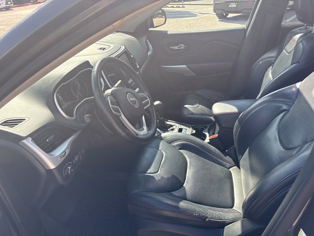 Used 2017 Jeep Cherokee Trailhawk AWD/4WD image 16