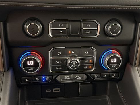 Used 2023 Chevrolet Tahoe High Country AWD/4WD image 19
