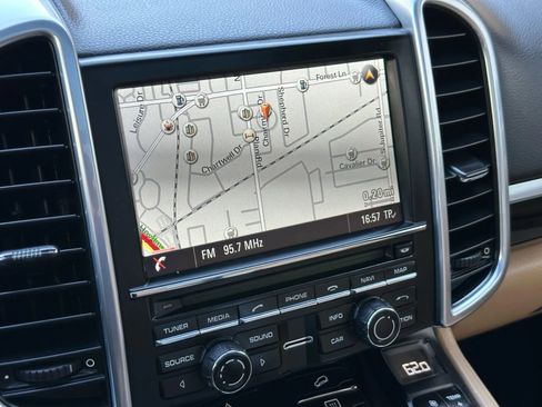 Used 2014 Porsche Cayenne Platinum Edition image 36