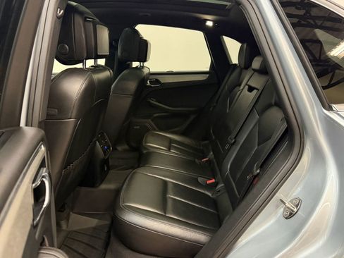 Used 2018 Porsche Macan S image 16