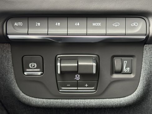 New 2026 Cadillac Escalade Platinum Sport w/ LPO, ONYX Package AWD/4WD image 35