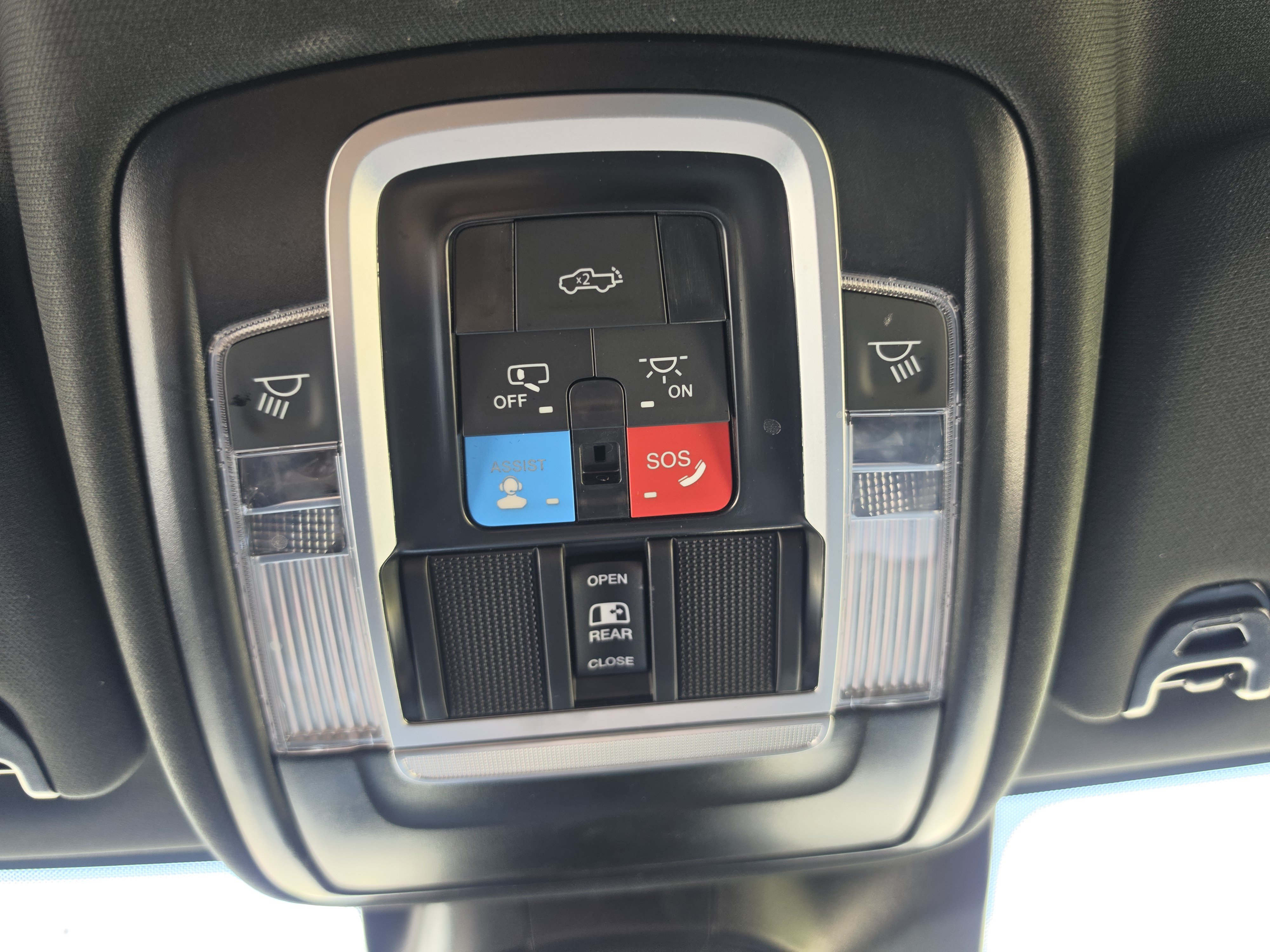 Used 2026 RAM 3500 Laramie AWD/4WD image 32