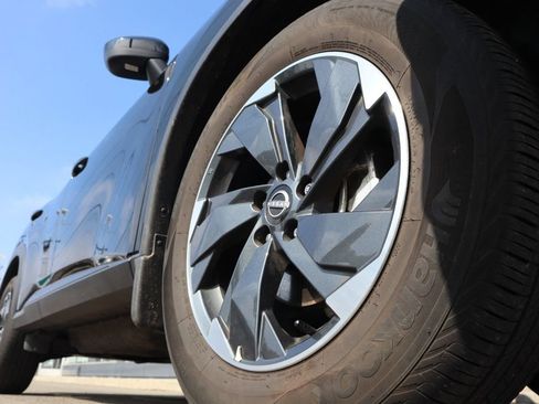 Certified 2025 Nissan Rogue SV AWD/4WD image 10