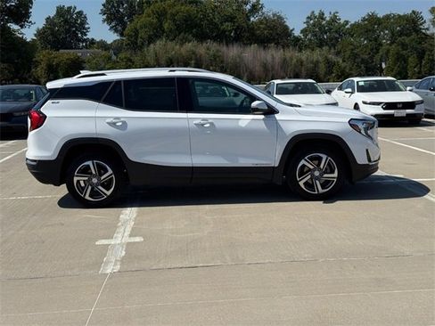 Used 2020 GMC Terrain SLT w/ Preferred Package image 2