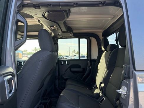 Certified 2021 Jeep Gladiator Willys image 12
