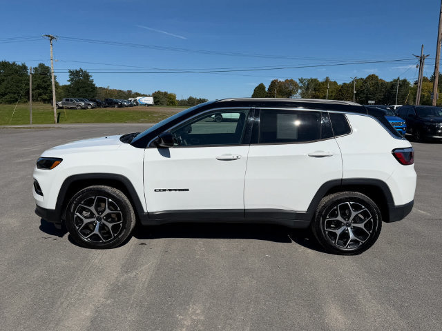 Used 2025 Jeep Compass Limited AWD/4WD image 2