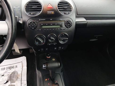 Used 2009 Volkswagen Beetle S image 13