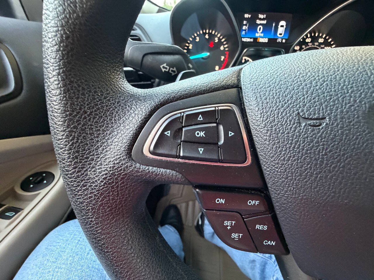 Used 2017 Ford Escape SE AWD/4WD image 30
