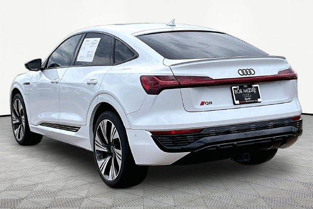 Used 2024 Audi Q8 e-tron Prestige AWD/4WD image 12