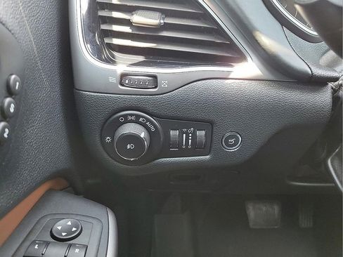 Used 2019 Jeep Cherokee Overland w/ Technology Group AWD/4WD image 14