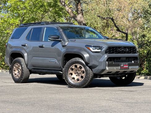 Used 2026 Toyota 4Runner Trailhunter AWD/4WD image 2
