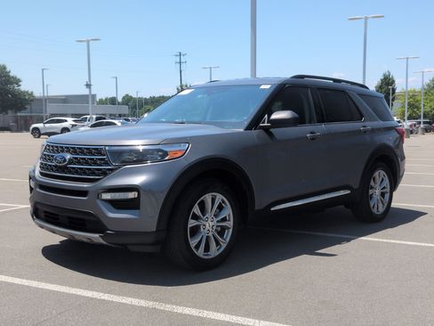 Certified 2023 Ford Explorer XLT w/ Equipment Group 202A RWD image 8