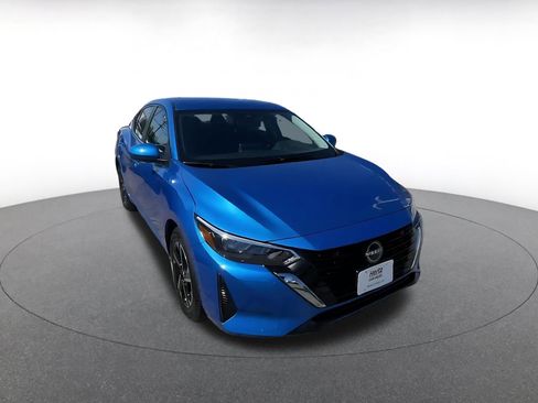 Used 2025 Nissan Sentra SV image 3