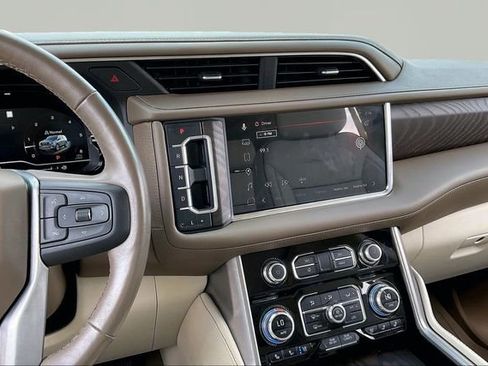 Used 2023 GMC Yukon Denali RWD image 9