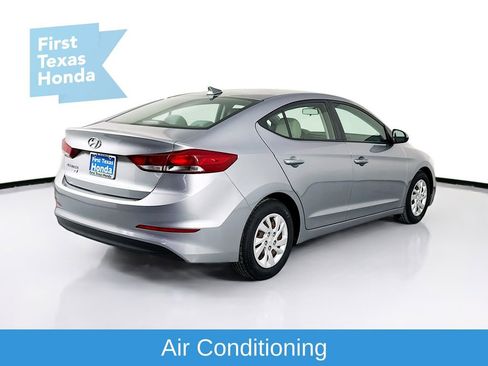 Used 2017 Hyundai Elantra SE image 7