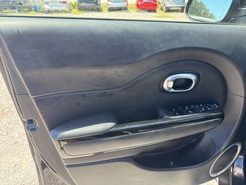 Used 2014 Kia Soul ! w/ Sun & Sound Package FWD image 13