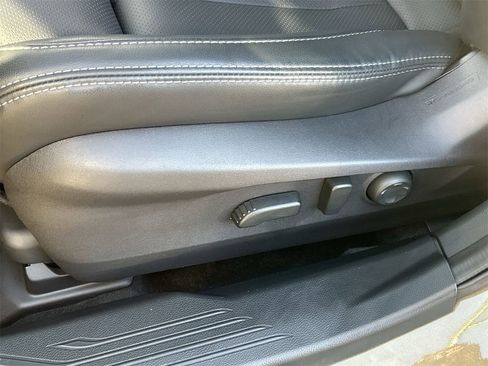 Certified 2025 Subaru Outback Limited image 17