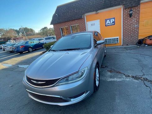 Used 2015 Chrysler 200 Limited image 1