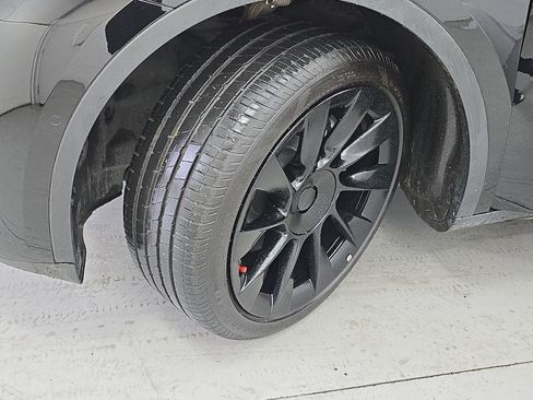 Used 2022 Tesla Model Y Long Range image 33