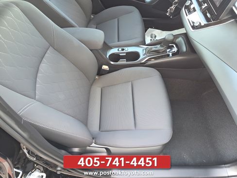 Used 2025 Toyota Corolla LE FWD image 28