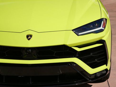 Used 2022 Lamborghini Urus AWD/4WD image 17