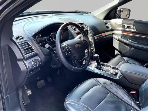 Used 2018 Ford Explorer Platinum AWD/4WD image 18