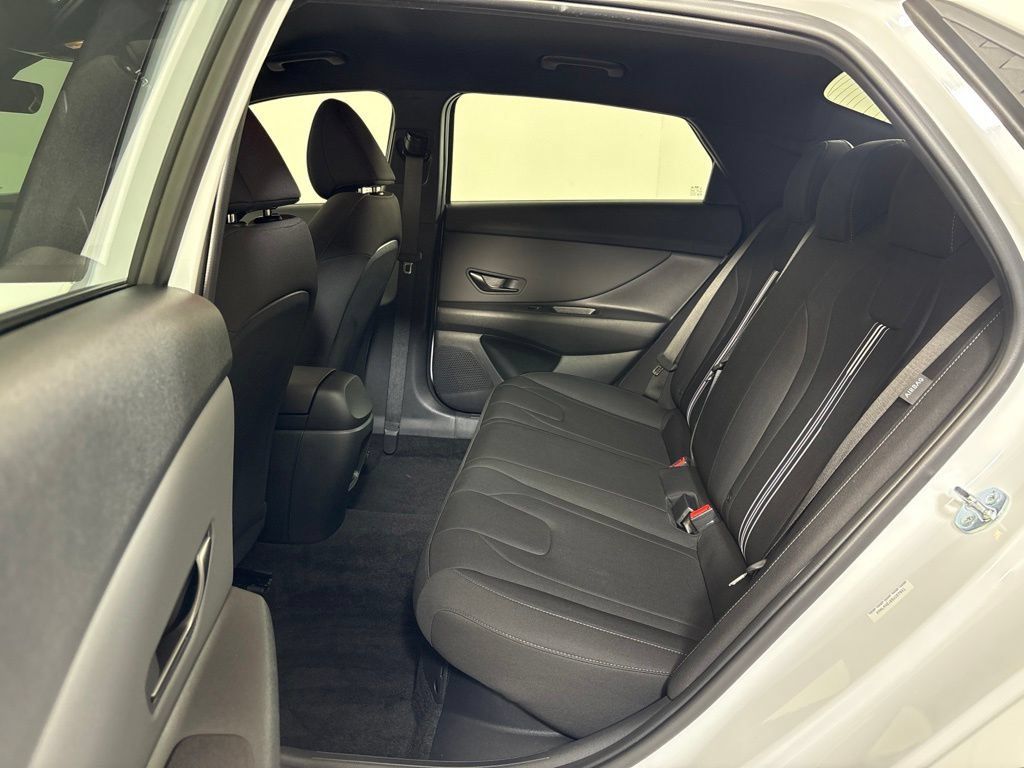 New 2025 Hyundai Elantra SEL FWD image 18