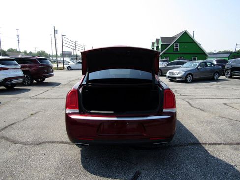 Used 2017 Chrysler 300 C Platinum image 23