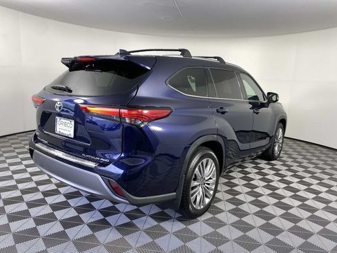 Used 2023 Toyota Highlander Platinum AWD/4WD image 9