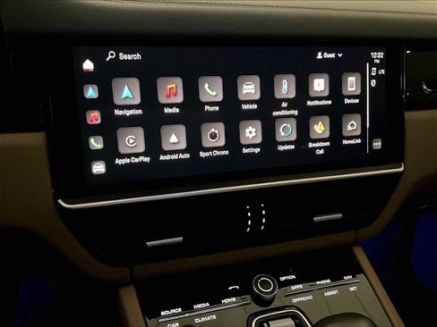 Used 2023 Porsche Cayenne image 19