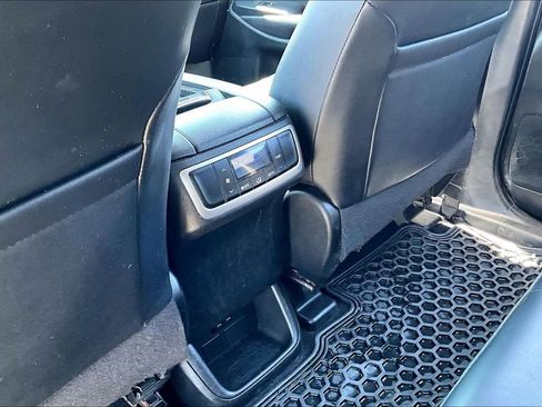 Used 2019 Toyota Highlander SE AWD/4WD image 10