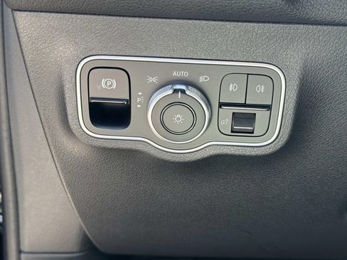 Used 2025 Mercedes-Benz GLB 250 image 20