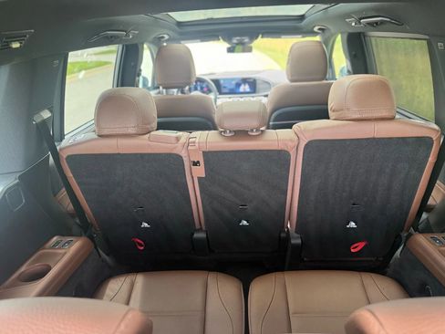 Used 2024 Mercedes-Benz GLS 450 4MATIC w/ Pinnacle Trim Package image 23