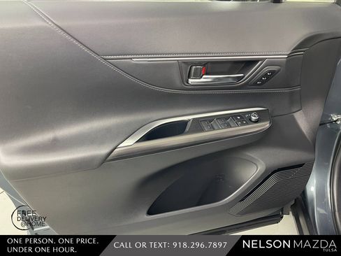 Used 2023 Toyota Venza XLE image 18