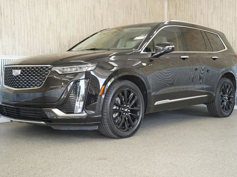 Used 2022 Cadillac XT6 Premium Luxury w/ Technology Package image 4