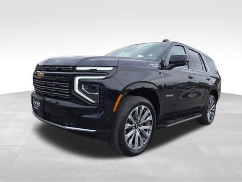 Used 2025 Chevrolet Tahoe High Country image 3