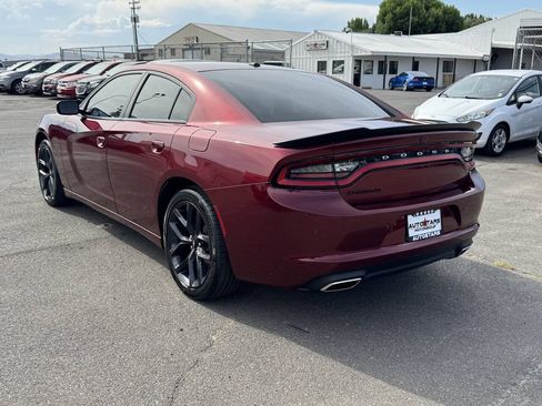 Used 2019 Dodge Charger SXT RWD image 3