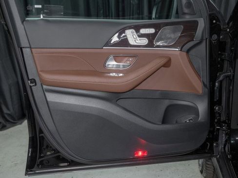 Used 2026 Mercedes-Benz GLS 450 4MATIC image 10