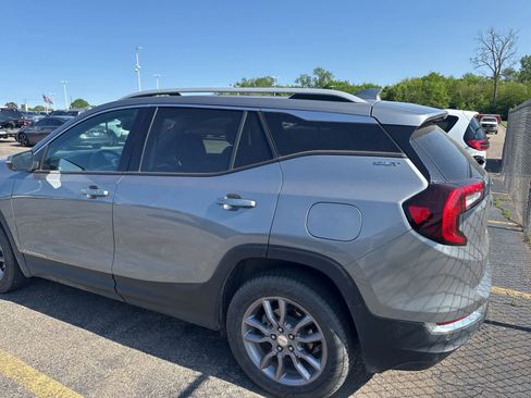 Used 2023 GMC Terrain SLT w/ Infotainment Package II AWD/4WD image 18