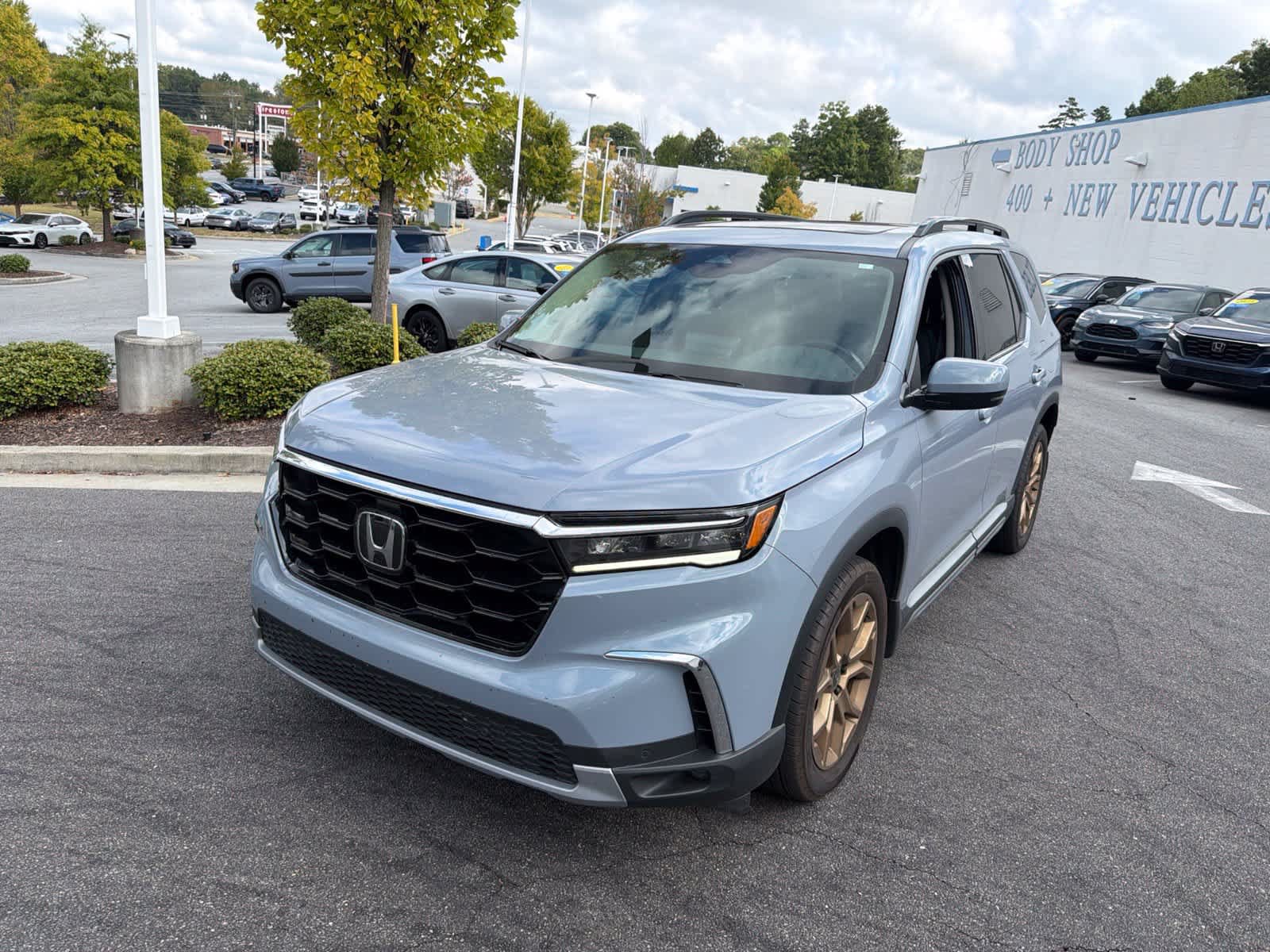 Used 2024 Honda Pilot Touring image 3