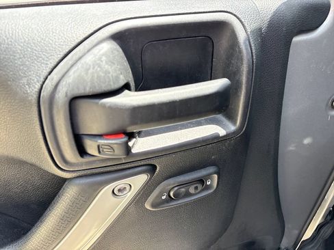 Used 2016 Jeep Wrangler Unlimited Sahara w/ Connectivity Group AWD/4WD image 17