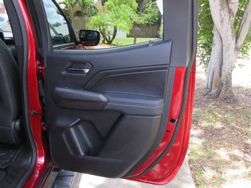 Used 2025 Chevrolet Colorado LT w/ LT Convenience Package RWD image 23