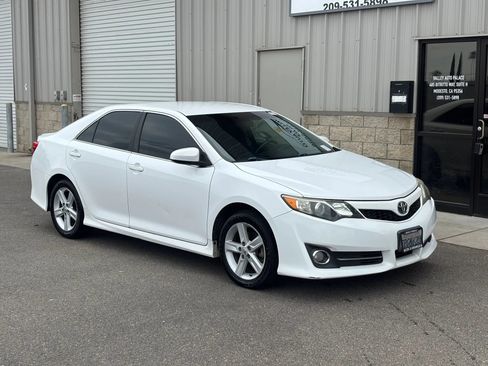 Used 2014 Toyota Camry SE w/ Fleet Convenience Package FWD image 1