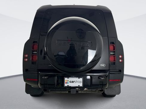 Used 2023 Land Rover Defender 130 SE image 4
