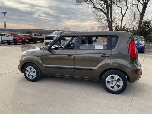 Used 2013 Kia Soul FWD image 6